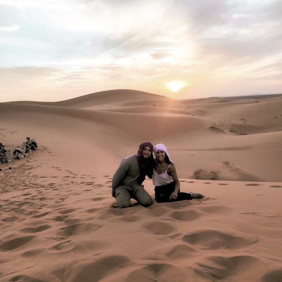 Vicky y Franco en el desierto de Marruecos