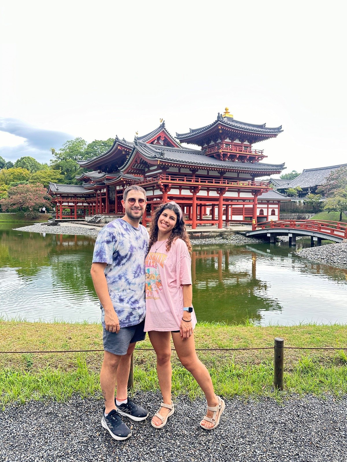Vicky y Franco en un templo en Japón